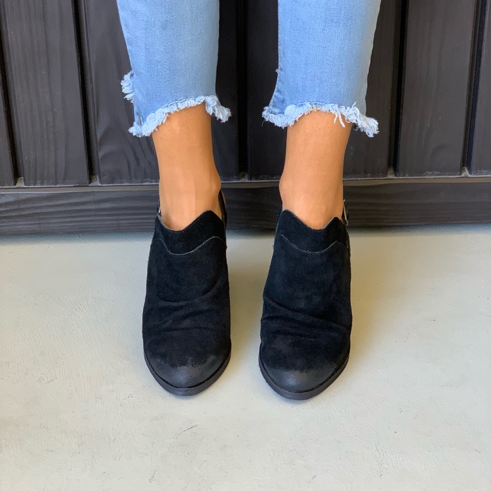 Black Suede Slingback Closed Toe Mule Clog - Picture 4 of 7